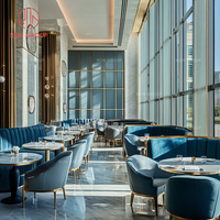Ensemble de mobilier de restaurant de luxe : chaises en velours bleu, tables basses commerciales en marbre, banquette incurvée – Durable et écologique