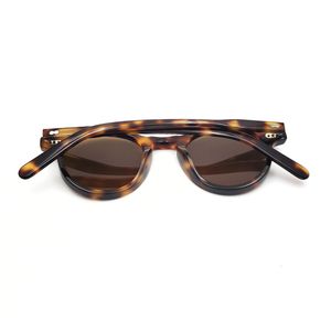 Vente en gros UV400 Lunettes de soleil rétro à monture en plastique de haute qualité pour hommes et femmes Confortables pour un usage décontracté - Product Image 5