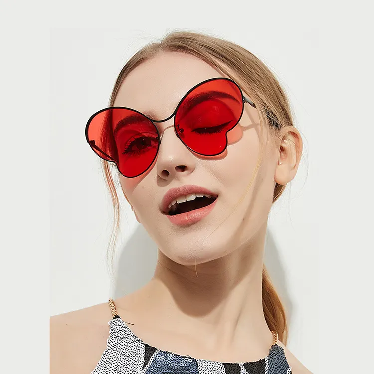 Mode Nieuwste Trendy Kleur Dames Liefde Hart Vorm Fancy Dress Metalen Frame Zonnebril Vrouwen