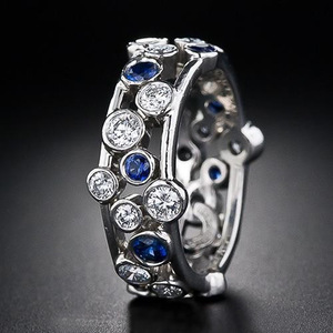 Anello geometrico traforato con zirconi per donna, gioielli da dito minimalisti alla moda - Product Image 3