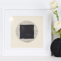 Décoration murale minimaliste à cadre en bois massif blanc A2 élégant avec façade en plexi incassable