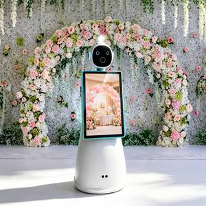 Cabine photo robotisée de luxe avec option de finition dorée pour une expérience VIP pour les clients des hôtels cinq étoiles - Product Image 1