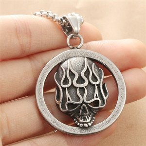 Collar de Hombre de Acero Inoxidable con Colgante de Calavera Flameada, Diseño Geométrico Retro 190144 - Product Image 3