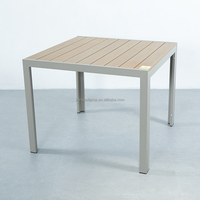Ensemble de salle à manger de restaurant, meubles en bois plastique pour jardin extérieur, table et chaises de patio 4 places, ensembles de jardin, meubles d'extérieur