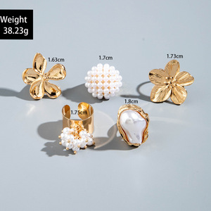 Juego de Anillos de Cinco Piezas con Perlas de Imitación y Flores Barrocas, Chapado en Oro, para Mujer, Joyería de Moda, Venta al Por Mayor, Personalizable, Marca ChuYao - Product Image 2