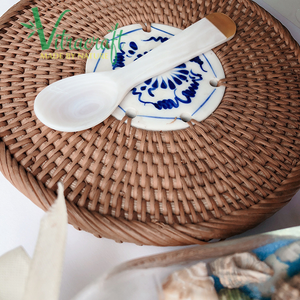 Cuillère de caviar incrustée de nacre jaune naturelle Nouveau style Cuillère à Caviar faite à la main Servir parfaitement Caviar Taille 10cm - Product Image 1