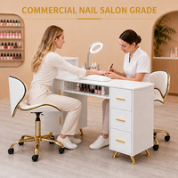 Table de manucure pour salon de beauté avec plateaux de rangement coulissants, repose-mains rembourré, plusieurs armoires et tiroirs, en bois, facile à nettoyer, pour utilisation en salon.