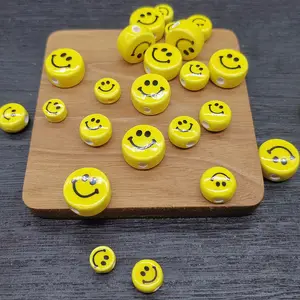 Commercio all'ingrosso giallo sorriso branelli di ceramica per DIY gioielli fatti a mano accessori del pendente