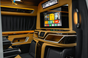 Kit de Mejora Interior Completo para Hiace de Lujo RELY AUTO con Asientos de Madera Estilo Avión - Product Image 4