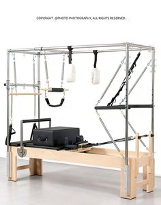 Appareil <span class=keywords><strong>de</strong></span> fitness à résistance réglable Pilates Reformer Core Bed pour usage en studio, machine Cadillac Reformer 3-en-1 en érable - Product Image 6