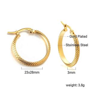 Joyería de Moda al por Mayor a Precio Económico, Aros de Acero Inoxidable con Baño de Oro de 18K, Resistentes al Agua y con Textura, para Mujer - Product Image 2