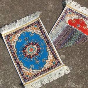 Alfombra de oración musulmana lavable de seda fría con acolchado mejorado para rodillas y frente, diseño islámico moderno, base antideslizante. - Product Image 5