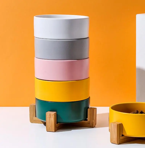 Grosir mangkuk anjing ditinggikan bermatte kustom mangkuk hewan peliharaan keramik antiselip dengan dudukan kayu - Product Image 5