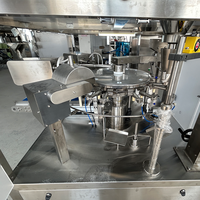 Machine d'emballage industrielle pour sacs préformés, remplisseur à vis électrique chauffant avec moteur, cuve sous pression et composants PLC