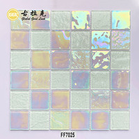 Mosaïque de verre opale irisé blanc 48x48, carreaux brillants pour piscine, escalier de villa, mur d'accentuation, design d'intérieur de luxe
