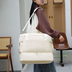 Bolsa de Viaje Deportiva Impermeable Personalizada de Gran Capacidad con Puerto de Carga USB - Product Image 2