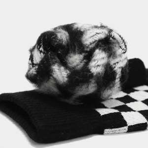 Nuevo Conjunto de Gorro, Guantes y Bufanda de Punto con Diseño a Cuadros para Invierno 2024, para Mujeres, Hombres y Parejas, Cálido y a la Moda para Exteriores - Product Image 5