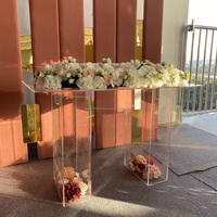 Fournitures de fête, table en acrylique en forme de lune, table demi-ronde pour événements, table dorée miroir pour la mariée et le marié, table de mariage