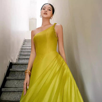 Robe d'été plissée à une épaule Jaune Vêtements longs pour femmes 24 New Niche Design High Quality Tight Elegant Bridesmaid Dresses