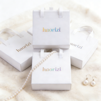 Sac en papier cadeau élégant et stylé pour mariage de la Saint-Valentin, petit sac en papier estampé à chaud, emballage pour boucles d'oreilles, boîte à bijoux en carton blanc avec mousse