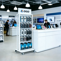 Présentoir mobile double face en acier inoxydable sur mesure de qualité supérieure pour l'aménagement intérieur de salles d'exposition d'électronique OEM/ODM