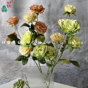Roses en soie Hua Ding Studio, embossées, façonnées, pour décoration de mariage, style moderne, fleurs artificielles - Product Image 2