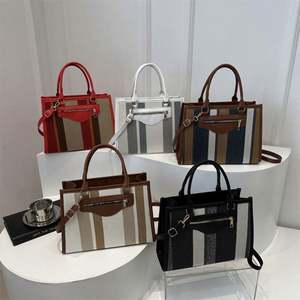 I-0543 Sacs fourre-tout à paillettes pour filles, dernières tendances de la mode, sacs à main pour femmes, petits sacs tendance à prix abordable - Product Image 1