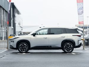 <span class=keywords><strong>Toyota</strong></span> BZ3X EV 2025 d'occasion, <span class=keywords><strong>SUV</strong></span>, autonomie 520 km, 8155 km de kilométrage, exportation disponible - Product Image 4