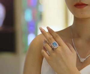Anello di fidanzamento SGARIT personalizzato con gioielli raffinati in oro 18 carati e diamante blu fantasia da 7,010 carati, anello con gemma naturale - Product Image 5