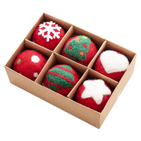 Adornos Navideños de Bolas de Fieltro Rojo y Verde, Juego de 4 Piezas en Caja de Regalo, Adornos Colgantes de Tela Hechos a Mano para Decoración de Árboles de Navidad