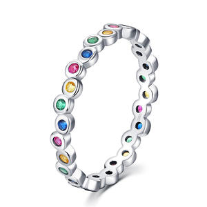 Anello Eternity F1621 in Argento 925 con Incastonatura a Castone e Pietre Multicolore, Unisex per Uso Quotidiano - Product Image 1