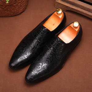 Chaussures habillées Oxford pour hommes en cuir italien, luxueuses et neuves, à bout pointu et design antidérapant. - Product Image 6