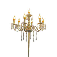Élégante Lampe de Chemin Dorée à Têtes Multiples en Cristal pour la Décoration d'Aisles de Mariage et les Arrangements d'Éclairage d'Événements Festifs