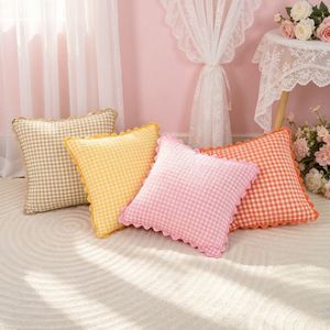 Funda de Almohada Bordada de Lino Bohemio con Borde de Volantes, Diseño Clásico Nórdico a Cuadros - Product Image 1