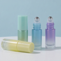 Flacon en verre dégradé/transparent de 5 ml et 10 ml avec bille en acier et couvercle noir/à motif bois pour l'emballage d'huiles essentielles/parfums