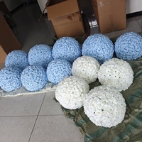 Boule de fleurs artificielles en soie faite à la main, arrangement floral rouge et rose pour la décoration de table de mariage, vente en gros d'usine