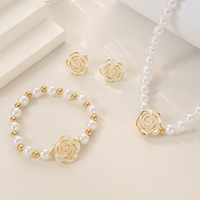 Ensemble de bijoux 3 pièces en fausses perles motif rose (collier, bracelet, boucles d'oreilles) FTS - Faible Commission Agent d'approvisionnement 1688 Expédition DDP