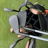Ensemble de fers de golf forgés creux 2025 avec logo personnalisé, 4 pièces, personnalisation de la tige et de la poignée, personnalisation de la tête de fer de golf