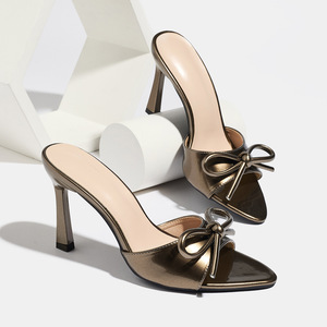 Sandales <span class=keywords><strong>à</strong></span> talons hauts métalliques bronze Xuanhui Fetish 9 cm pour femmes, <span class=keywords><strong>mules</strong></span> <span class=keywords><strong>à</strong></span> bout pointu avec nœud, grandes tailles 35-43, chaussures de soirée <span class=keywords><strong>à</strong></span> enfiler - Product Image 1