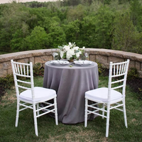 Chaises Chiavari blanches en plastique empilables, imperméables, pour hôtels, fêtes, événements et mariages, avec coussin – Vente en gros, très demandées