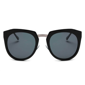 Lunettes de soleil surdimensionnées de type œil de chat FERNDALE avec verres polarisés miroir - Product Image 6