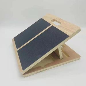 Tabla Inclinada de Madera con Superficie Antideslizante para Yoga, Pilates, Ejercicios en Casa, Entrenamiento de Cintura y Abdomen, 1.2 Kg - Product Image 1