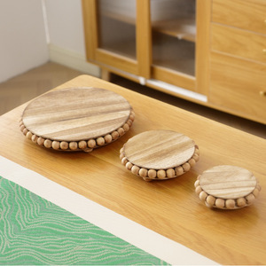 Base decorativa redonda de madera con cuentas para suculentas y plantas pothos, organizador de artículos de baño de madera. - Product Image 2