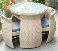 LIVRAISON AUX ÉTATS-UNIS Ensemble bistrot moderne en rotin pour l'extérieur, gain de place, 1 table, 2 chaises, sièges rembourrés |   Chaises de restaurant en stock
