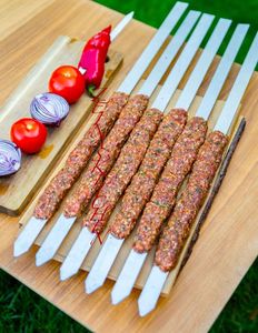 Brochettes de barbecue modernes en acier inoxydable de qualité supérieure, choix du chef, manches en bois, faciles à nettoyer, tailles personnalisées, kit de 6 à 8 - Product Image 2