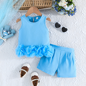 ชุดเซ็ตสองชิ้นสำหรับเด็กผู้หญิงช่วงฤดูร้อน เสื้อแขนกุดปักลายดอกไม้และกางเกงขาสั้นเรียบง่าย เสื้อผ้าแฟชั่นเด็ก - Product Image 1