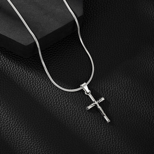 14K Vergoldete 316 Edelstahl PVD Kleine Kreuz-<span class=keywords><strong>Jesus</strong></span>-Halskette für Männer & Kinder mit Kastenkette Christliche Jubiläums-Geschenke - Product Image 4