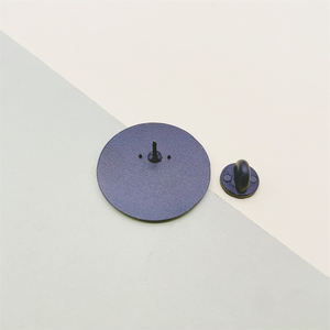 شارة معدنية مطلية بالمينا مخصصة وشعار بتصميم رسوم متحركة عصرية إبداعية كتذكار للهدايا الترويجية - Product Image 3