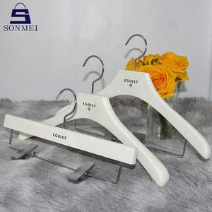 Perchas de abrigo de madera para mujer, ropa de marca de lujo, <span class=keywords><strong>Boutique</strong></span>, color blanco - Product Image 2