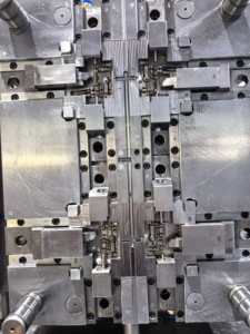 Moulage par injection plastique pour véhicules intelligents, moule de précision, fabricant professionnel HUAYUAN de TIANJIN, conception UG PROE/<span class=keywords><strong>CATIA</strong></span> - Product Image 5